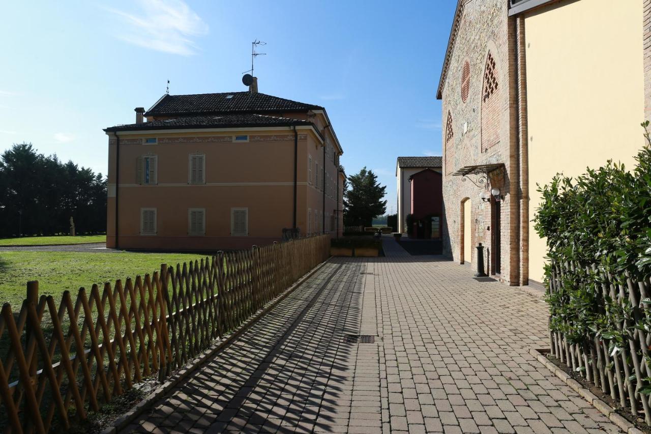 Villa Meli Lupi - Residenze Temporanee Parma Exterior foto